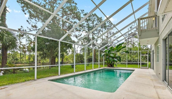 House for sale with a swimming pool in Florida
